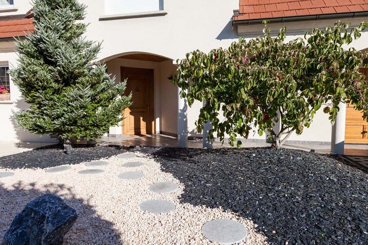 amenagement-jardin-pierre-lave-noire