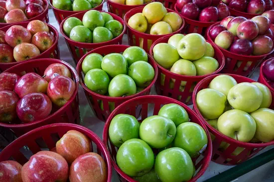 corbeilles-differentes-varietes-pommes